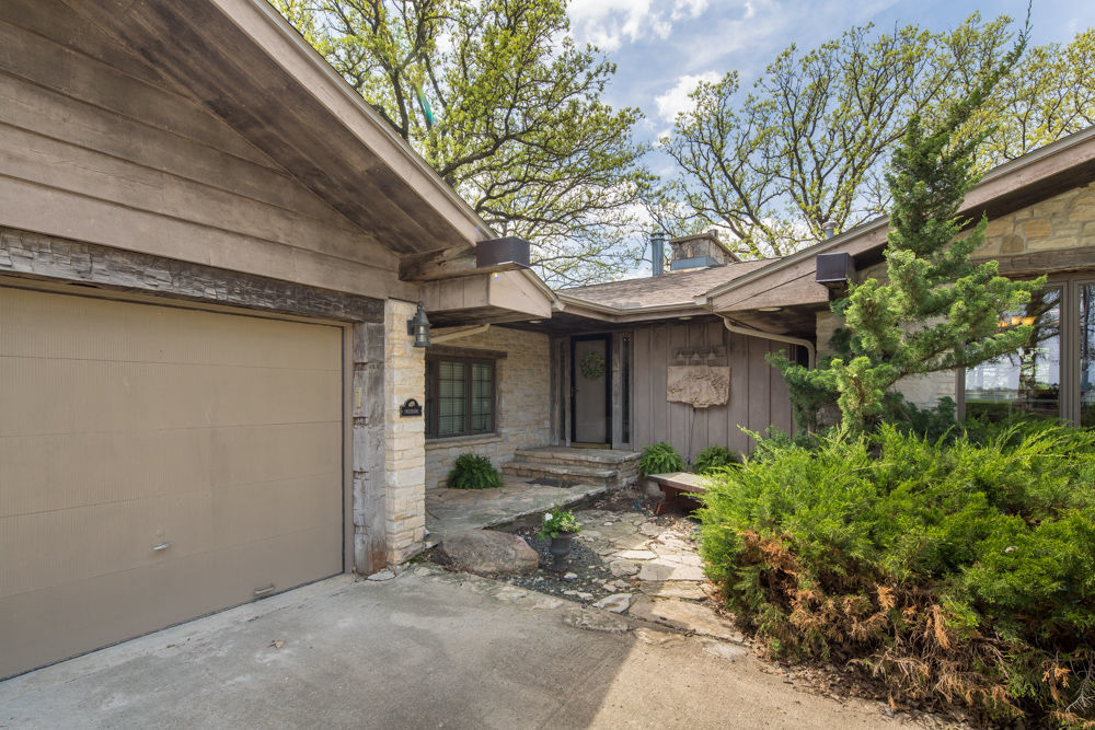 1350 N Eisenhower Ave